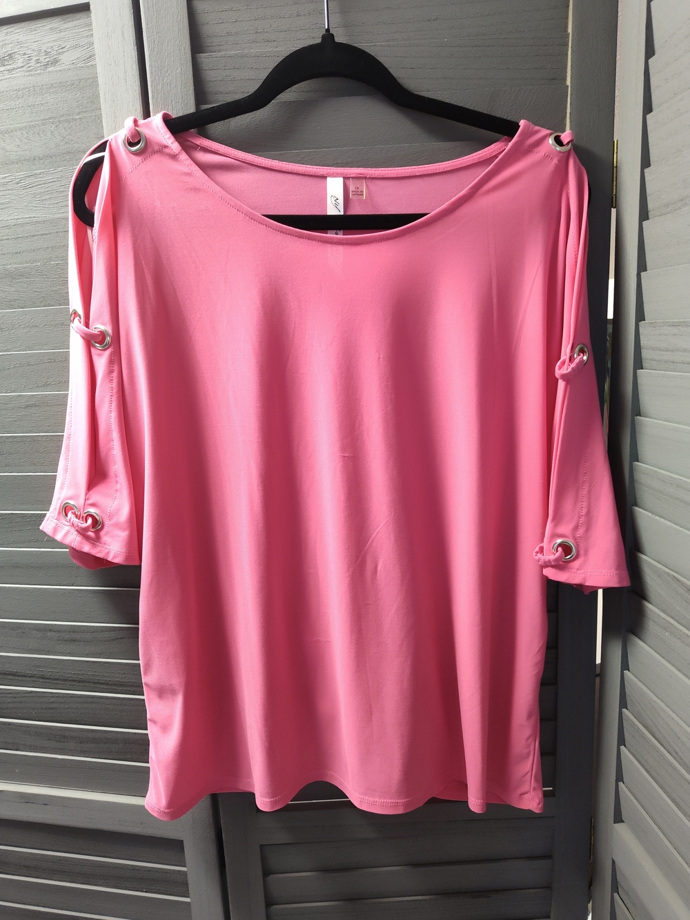 Nicole Miller Pink Cold-Shoulder Grommet Sleeve Top